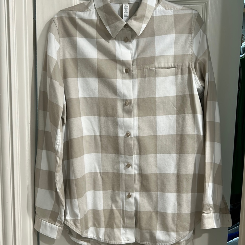 Lululemon women’s flannel shirt